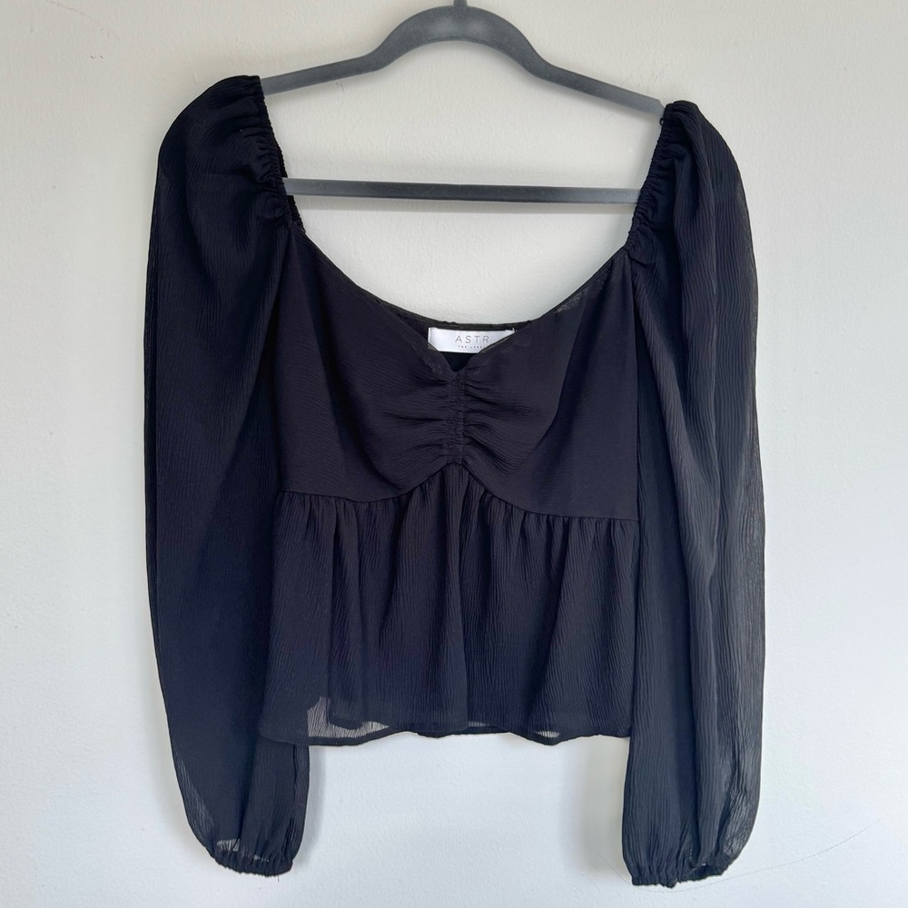 ASTR the Label long sleeve sweetheart top in black